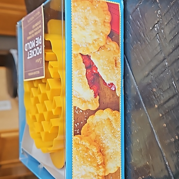 Vintage 2009 NIB William-Sonoma Lattice Pocket Pie Lattice Mold Mini Pie Maker - Picture 12 of 17